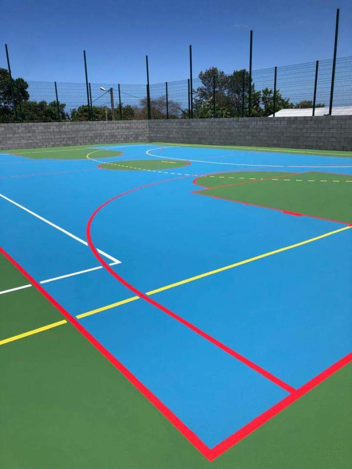 Réalisation de terrain multisports en résine synthétique Auvergne Rhône-Alpes