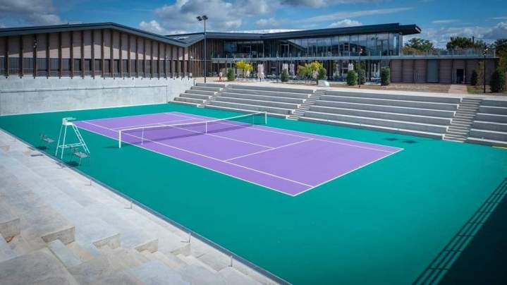 Construction d'un terrain de tennis en résine synthétique Auvergne Rhône-Alpes
