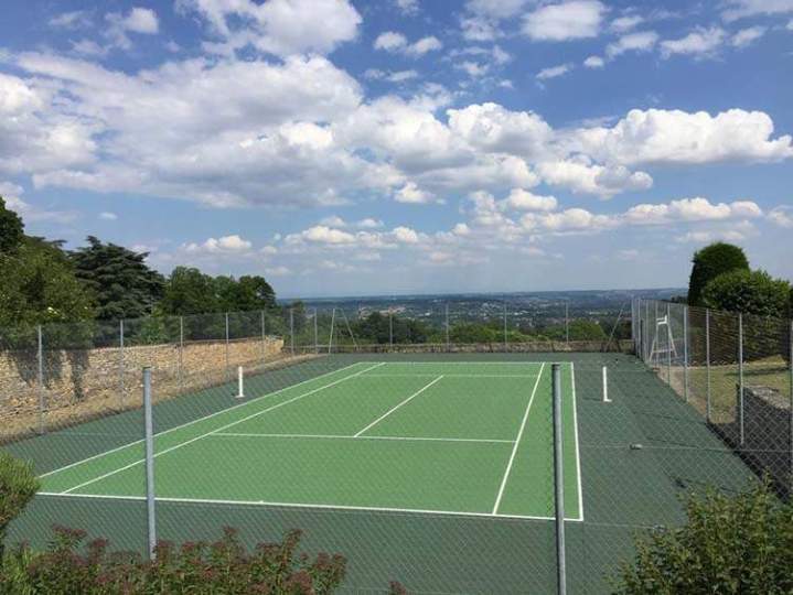 Court de tennis en béton poreux Auvergne Rhône-Alpes