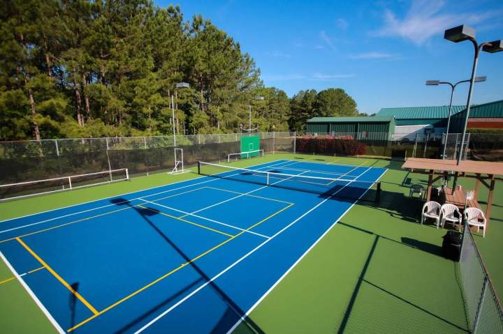 <p>Construction court de tennis, Ain</p>